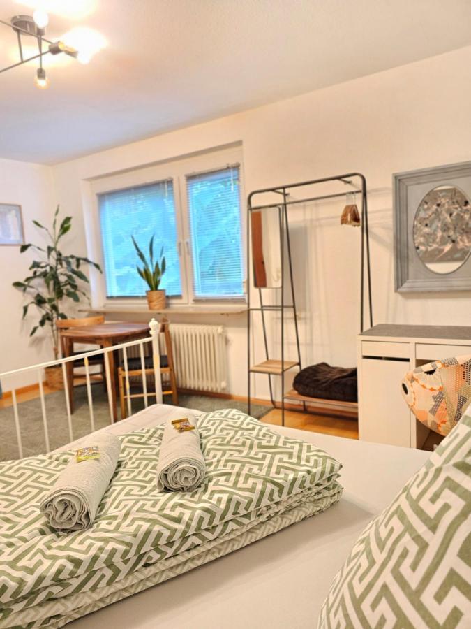 Doppelzimmer 2 I Geteiltes Bad & Kueche I Mit Dem Zug Nur 4 Min Bis Zum Hauptbahnhof Friburgo em Brisgóvia Exterior foto
