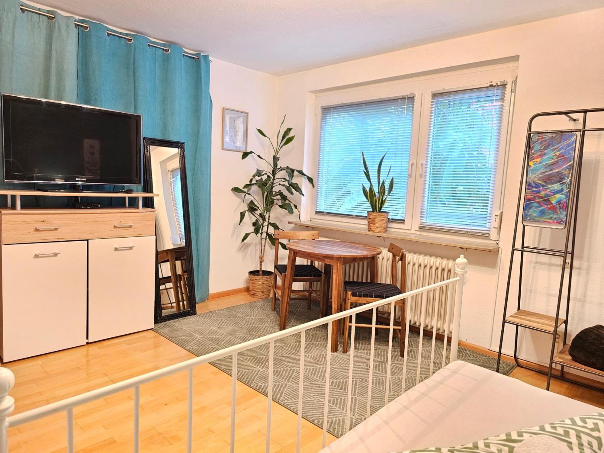 Doppelzimmer 2 I Geteiltes Bad & Kueche I Mit Dem Zug Nur 4 Min Bis Zum Hauptbahnhof Friburgo em Brisgóvia Exterior foto